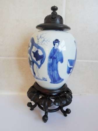 WOW!! 19th CENTURY CHINESE BLUE & WHITE HAND PAINTED BOTTLE JAR WITH CARVED WOOD LID & BASE WOW!!