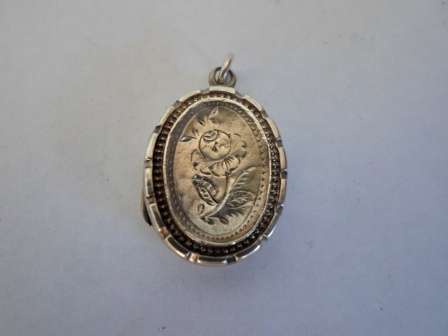 WOW!! VICTORIAN STERLING SILVER LOCKET CIRCA 1890's 4.1g WOW!!