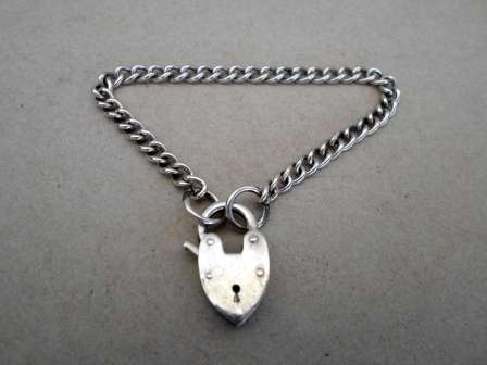 WOW!! STERLING SILVER CHARM BRACELET WITH SA HALLMARKED PADLOCK 13g WOW!!