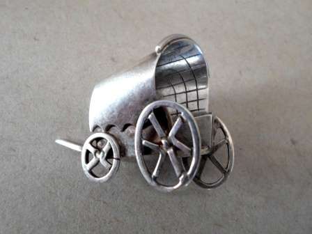 RARE!! VINTAGE SOUTH AFRICAN STERLING SILVER VOORTREKKER WAGOGN BROOCH CIRCA 1930's 6g WOW!!