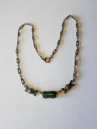 MAGNIFICENT!! EDWARDIAN 935 STERLING SILVER & GREEN STONE CHILDS NECLACE CIRCA 1910,   5,4g  WOW!!