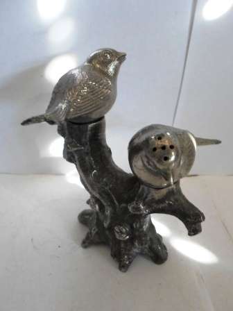 WOW!! VINTAGE SPELTER BIRDS ON A BRANCH SALT & PEPPER SET STUNNING!! WOW!!