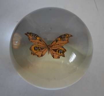 EXQUISITE!! VINTAGE GLASS BUTTERFLY PAPERWEIGHT POSSIBLY MURANO!! VALUE R595!! WOW!!