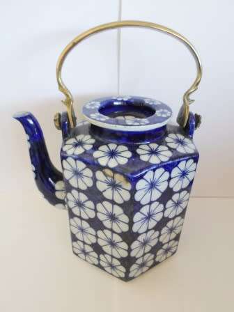 WOW!! MAGNIFICENT VINTAGE CHINESE BLUE & WHITE TEA POT WITH BRASS HANDLE  WOW!! WOW!