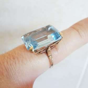 VINTAGE SA DESIGNER ZEETA 9ct YELLOW GOLD & LARGE BLUE TOPAZ RING  7,2g  SIZE N1/2  VALUE R5500