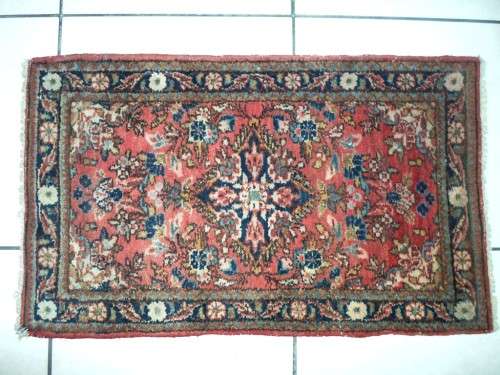 WOW!! VINTAGE PERSIAN CARPET WITH STUNNING DETAIL 1010 X 600mm WOW!