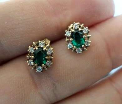 WOW!! VINTAGE 9ct GOLD WITH GREEN STONE CLUSTER EARRINGS 2,0g WOW!! WOW!