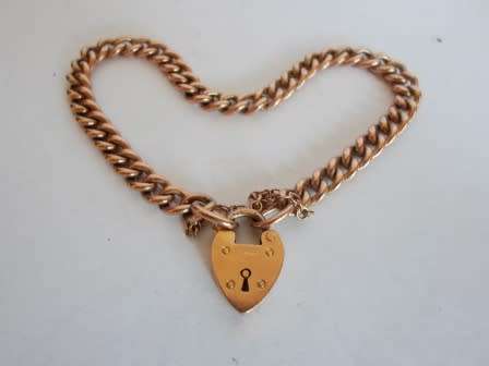 WOW!! 1913 CHESTER SOLID 9ct GOLD CHARM BRACELET WITH 1909 PADLOCK 18,6g  VALUE R7950 WOW!! WOW!!