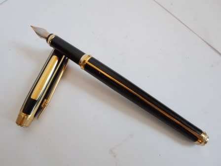 EXQUISITE!! VINTAGE ELYSEE WEST GERMANY 18ct GOLD PLATED FOUNTAIN PEN WITH 18ct NIB VALUE R1950