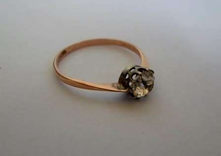 WOW!! LOVELY VINTAGE 9ct GOLD & SILVER CZ RING  CIRCA 1930's 1.0g SIZE P  VALUE R1250