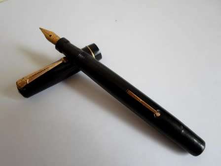 WOW!! VINTAGE SWAN FOUNTAIN PEN WITH 14ct GOLD NIB  WOW!!
