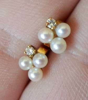 MAGNIFICENT!! 18ct GOLD CULTURED SEA PEARL & 0,06ct DIAMOND EARRINGS 1,8g VALUE R3950 WOW!!