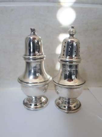 BEAUTIFUL!! PAIR OF 1960 BIRMINGHAM SILVER SALT & PEPPER SHAKERS BY ADIE BROS  52,6g  WOW!! WOW!!