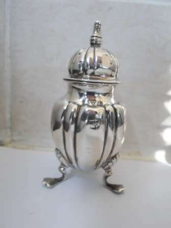 MAGNIFICENT!! 1901 CHESTER SILVER PEPPER SHAKER 39,7g  WOW!! WOW!!