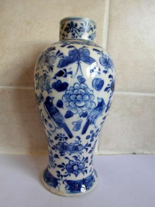 EXQUISITE!! EARLY 18TH CENTURY CHINESE VASE CIRCA 1720-1740 VALUE R3950 STUNNING PIECE WOW!!