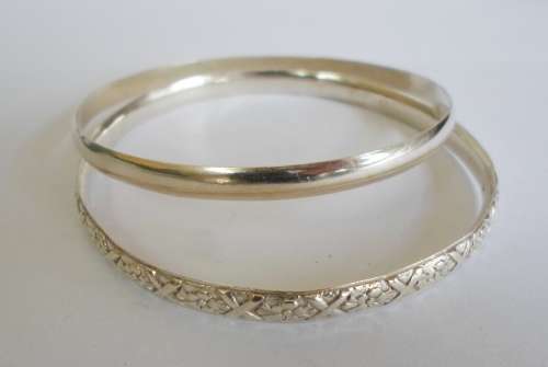 WOW!!  2 X CHUNKY VINTAGE STERLING SILVER BANGLES 25,7g WOW!!  WOW!!