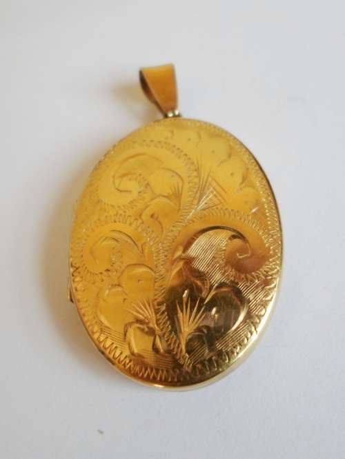 WOW!! LARGE VINTAGE  9ct ROLLED GOLD LOCKET 9,8g STUNNING!! WOW!!!