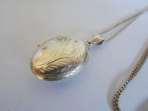 WOW!! VINTAGE STERLING SILVER LOCKET WITH CHAIN 7,7g STUNNING!! WOW!!!