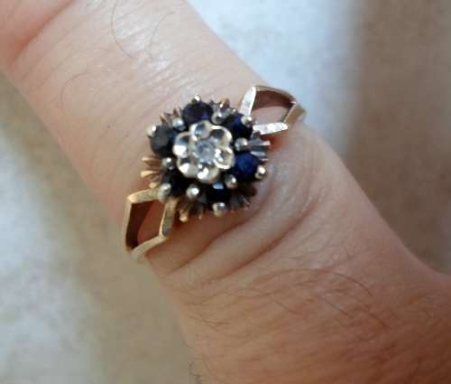 LOVELY!! VINTAGE BIRMINGHAM 9ct GOLD DIAMOND & SAPPHIRE CLUSTER RING  SIZE N   2,7g  VALUE R3950