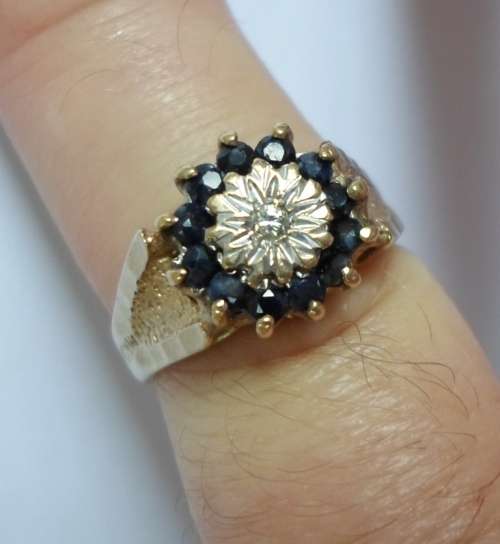 STUNNING!! VINTAGE LONDON 9ct GOLD 0,02ct DIAMOND & SAPPHIRE RING SIZE M1/2  4,2g  VALUE R3950