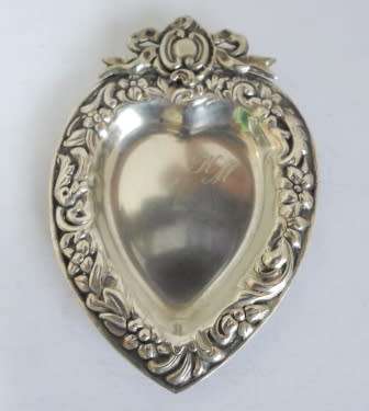 MAGNIFICENT!! VINTAGE STERLING SILVER HEART SHAPED PIN TRAY 18,2g VALUE R595 WOW!