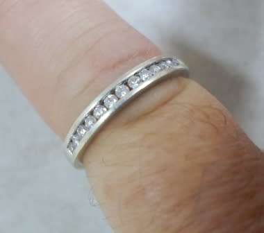 WOW!!  9ct WHITE GOLD 0.13ct DIAMOND BAND 1,6g SIZE M1/2 VALUE R2800