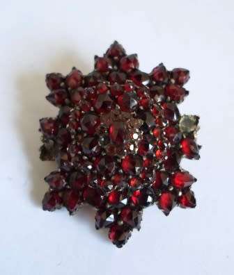 AMAZING!! VICTORIAN BOHEMIAN LOW CARAT SOLID GOLD GARNET CLUSTER PENDANT / BROOCH 7,1g CIRCA 1870's
