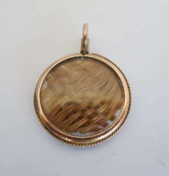 LOVELY!! VICTORIAN 9ct GOLD DOMED GLASS MEMENTO MORI PENDANT CIRCA 1870's 2,8g VALUE R2950
