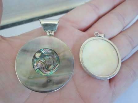 BEAUTIFUL!! 2 X VINTAGE STERLING SILVER M.O.P & ABALONE PENDANTS 15,4g WOW!! WOW!!