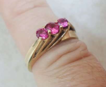 WOW!! VINTAGE SOUTH AFRICAN JAYEM 9ct GOLD RUBY RING SIZE L1/2  3,1g  VALUE R3500 WOW!!