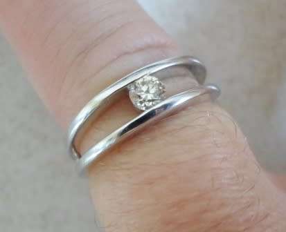 SPECTACULAR!! 9ct WHITE GOLD 0,25ct DIAMOND MILLENNIUM RING  3,6g  VALUE R7500  STUNNING!!