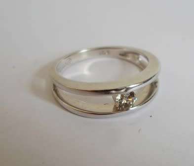 SPECTACULAR!! 9ct WHITE GOLD 0,25ct DIAMOND MILLENNIUM RING  3,6g  VALUE R7500  STUNNING!!