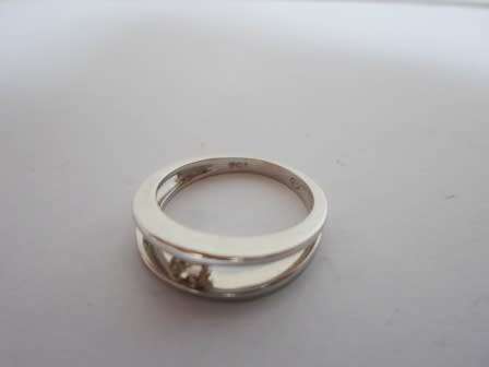 SPECTACULAR!! 9ct WHITE GOLD 0,25ct DIAMOND MILLENNIUM RING  3,6g  VALUE R7500  STUNNING!!