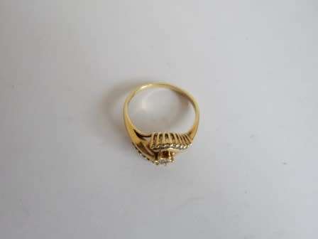 STUNNING!! OBLO 9ct GOLD 0,10ct DIAMOND RING  2,5g  VALUE R2500  STUNNING!!