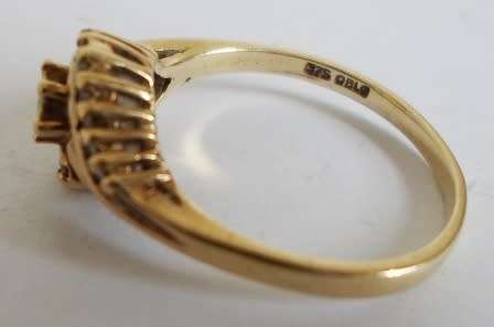 STUNNING!! OBLO 9ct GOLD 0,10ct DIAMOND RING  2,5g  VALUE R2500  STUNNING!!