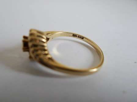 STUNNING!! OBLO 9ct GOLD 0,10ct DIAMOND RING  2,5g  VALUE R2500  STUNNING!!