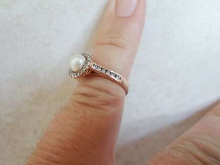 GORGEOUS!!  9ct ROSE GOLD 0,28ct DIAMOND PEARL RING   3,1g  VALUE R5500  STUNNING!!
