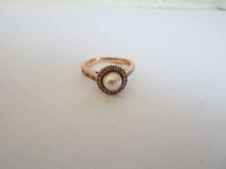 GORGEOUS!!  9ct ROSE GOLD 0,28ct DIAMOND PEARL RING   3,1g  VALUE R5500  STUNNING!!