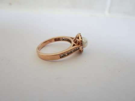 GORGEOUS!!  9ct ROSE GOLD 0,28ct DIAMOND PEARL RING   3,1g  VALUE R5500  STUNNING!!