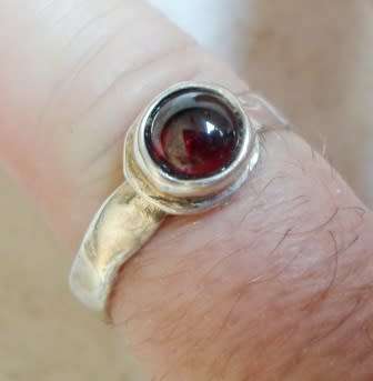 GORGEOUS!! VINTAGE ISRAEL STERLING SILVER CABOCHON GARNET RING  3,2g  SIZE T1/2  WOW!!