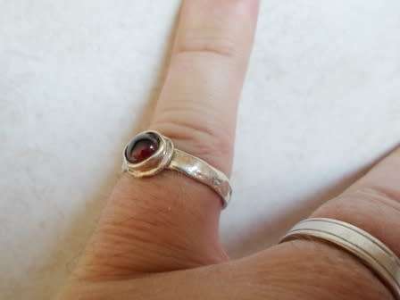 GORGEOUS!! VINTAGE ISRAEL STERLING SILVER CABOCHON GARNET RING  3,2g  SIZE T1/2  WOW!!
