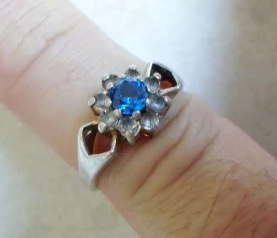 STUNNING!! VINTAGE STERLING SILVER SAPPHIRE & CZ CLUSTER RING  2,3g WOW!! WOW!!