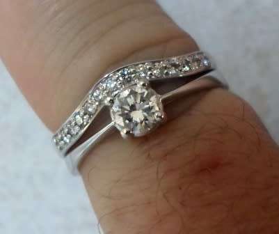 WOW!! 0,25ct DIAMOND 9CT WHITE GOLD RING WITH 0,14ct DIAMOND 9CT BAND SIZE O1/2  2,8g VALUE R7950