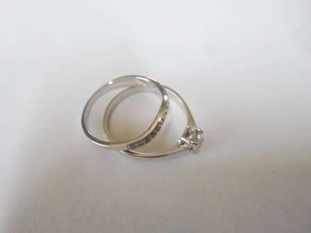 WOW!! 0,25ct DIAMOND 9CT WHITE GOLD RING WITH 0,14ct DIAMOND 9CT BAND SIZE O1/2  2,8g VALUE R7950