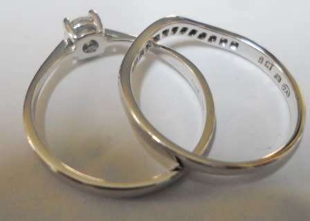WOW!! 0,25ct DIAMOND 9CT WHITE GOLD RING WITH 0,14ct DIAMOND 9CT BAND SIZE O1/2  2,8g VALUE R7950