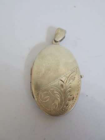 WOW!! LARGE VINTAGE STERLING SILVER LOCKET WITH ENGRAVED DETAIL 6,8g  WOW!!