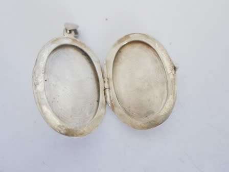 WOW!! LARGE VINTAGE STERLING SILVER LOCKET WITH ENGRAVED DETAIL 6,8g  WOW!!