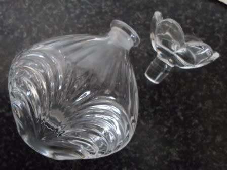 EXQUISITE!! VINTAGE CRYSTAL PERFUME BOTTLE WITH FLOWER FORM STOPPER  STUNNING  WOW!