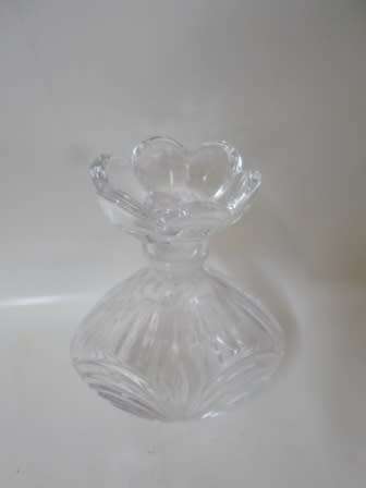 EXQUISITE!! VINTAGE CRYSTAL PERFUME BOTTLE WITH FLOWER FORM STOPPER  STUNNING  WOW!