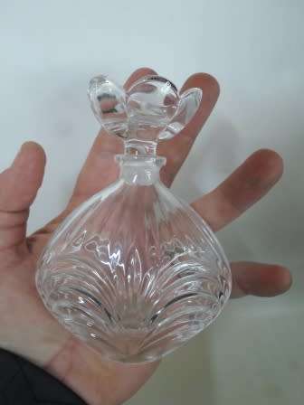 EXQUISITE!! VINTAGE CRYSTAL PERFUME BOTTLE WITH FLOWER FORM STOPPER  STUNNING  WOW!